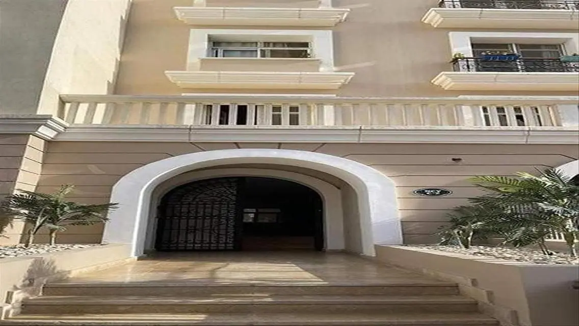 شقة فاخرة مع حديقة ومسبح في هايد بارك