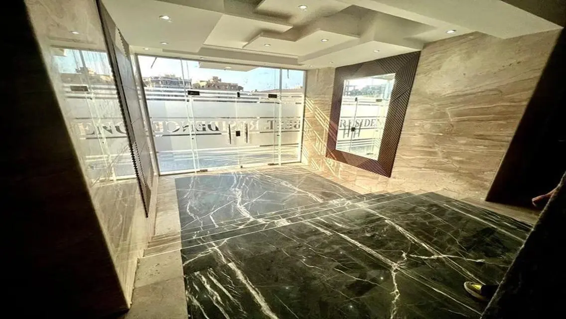 شقة فاخرة 3 غرف نوم للبيع بحي مميز بسعر مغري