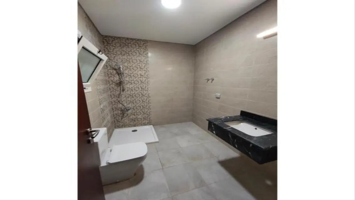 Luxury Apartment Overlooking Lakes - Unmissable Opportunity