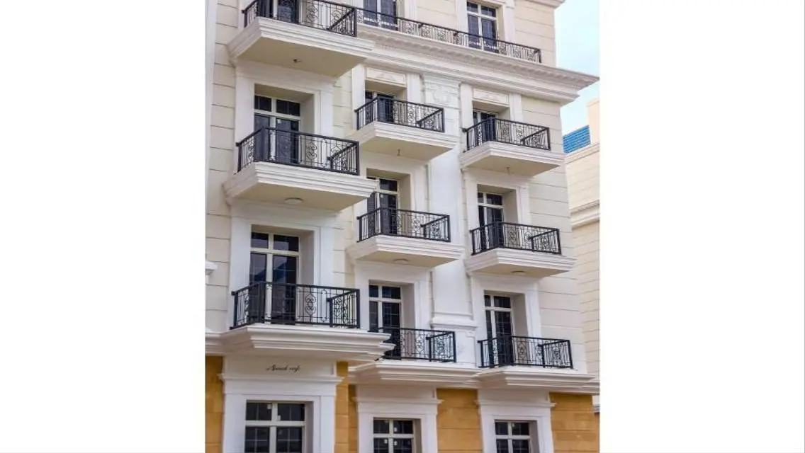 Luxury Apartment Overlooking Lakes - Unmissable Opportunity