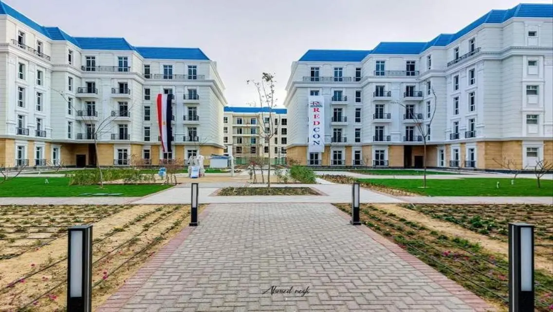 Luxury Apartment Overlooking Lakes - Unmissable Opportunity