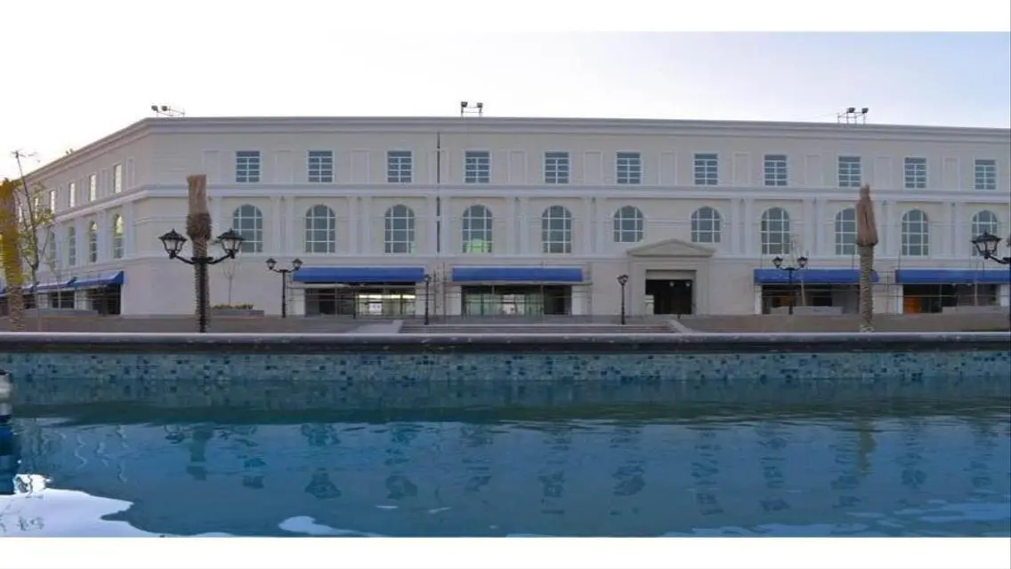 Luxury Apartment Overlooking Lakes - Unmissable Opportunity
