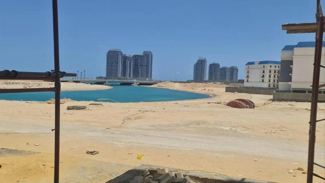 Luxury Apartment Overlooking Lakes - Unmissable Opportunity
