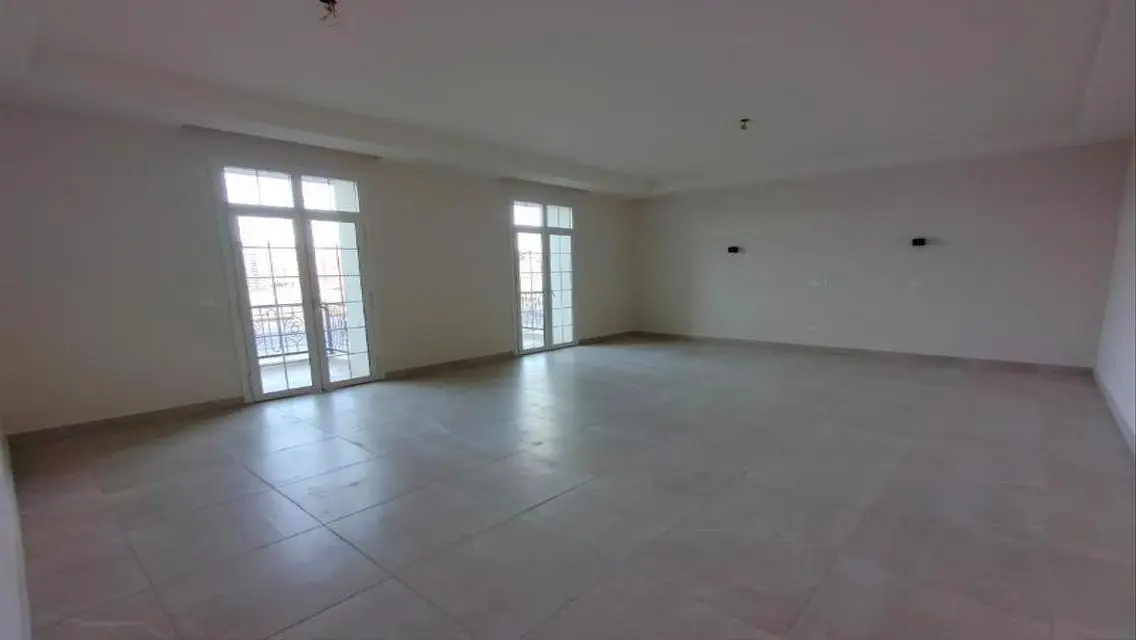 Luxury Apartment Overlooking Lakes - Unmissable Opportunity