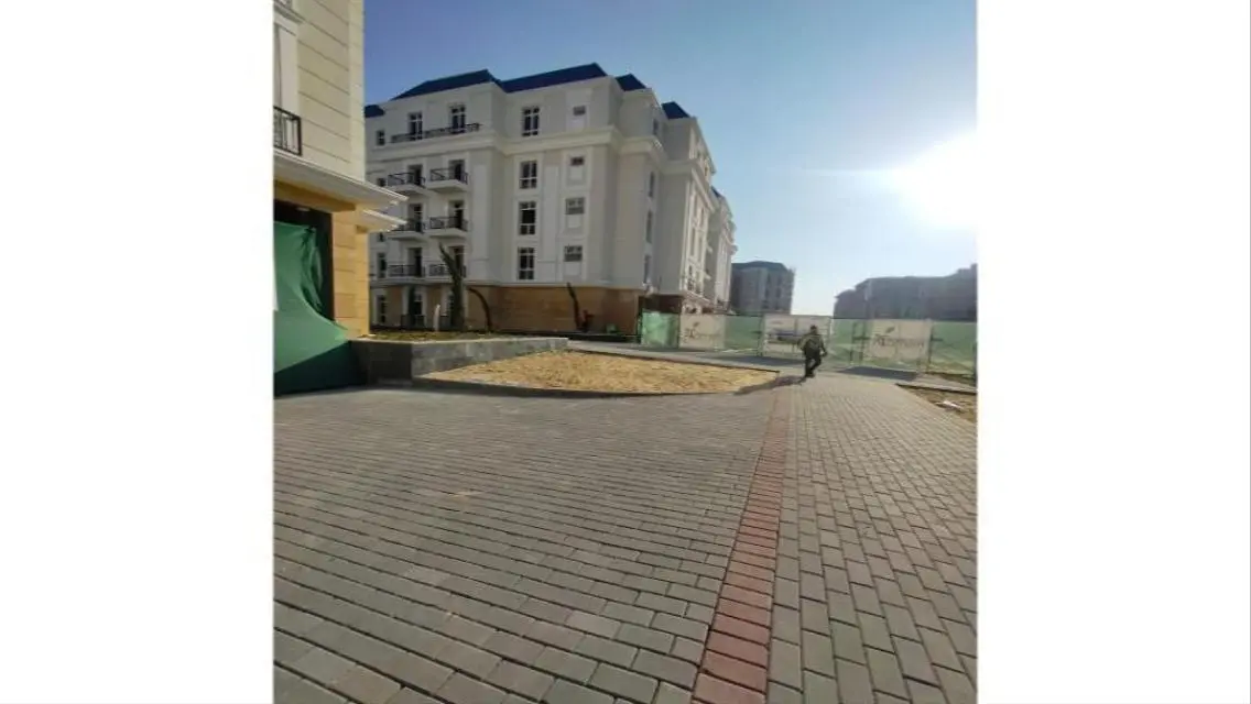 Luxury Apartment Overlooking Lakes - Unmissable Opportunity
