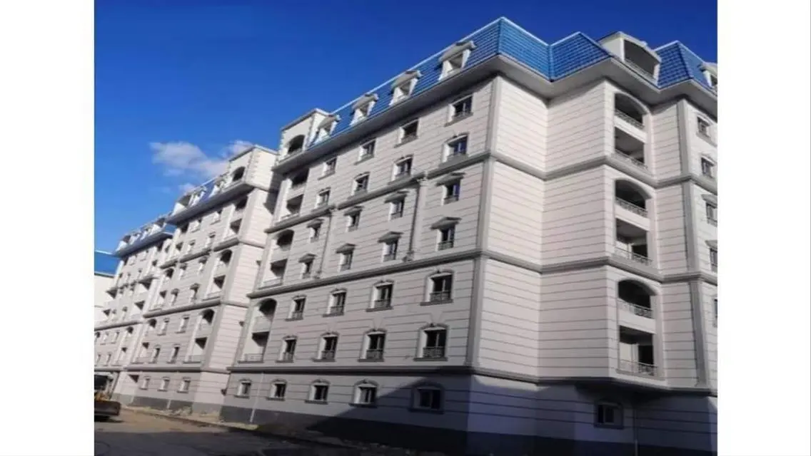 Luxury Apartment Overlooking Lakes - Unmissable Opportunity