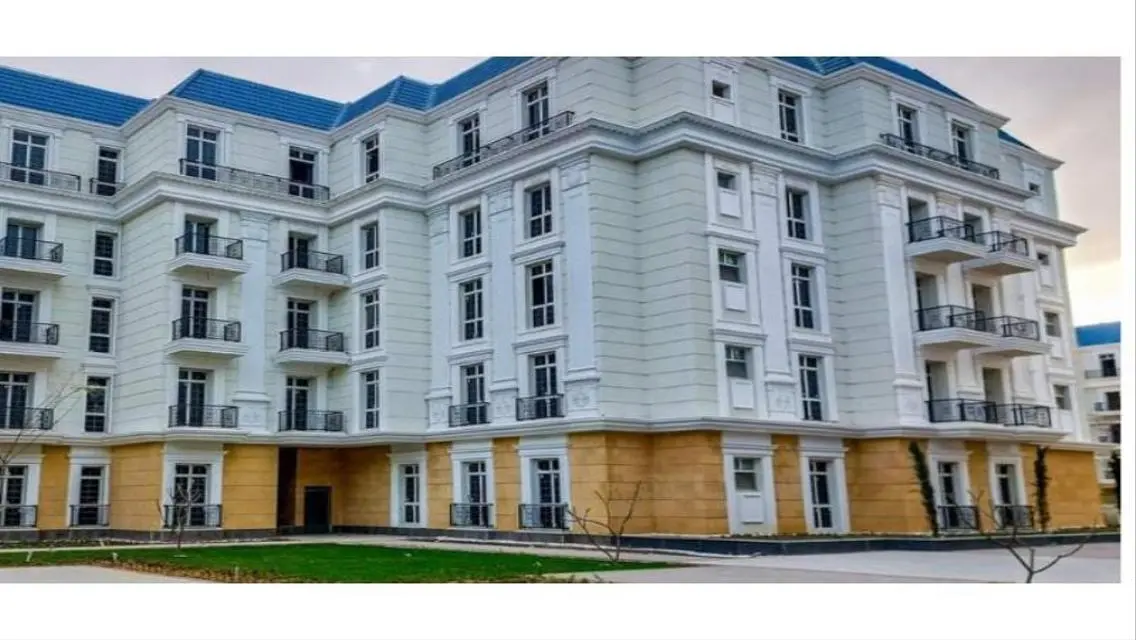 Luxury Apartment Overlooking Lakes - Unmissable Opportunity