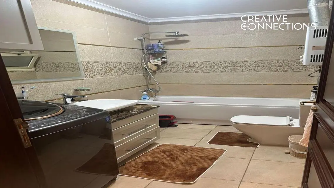 شقة رائعة للبيع بمساحة واسعة