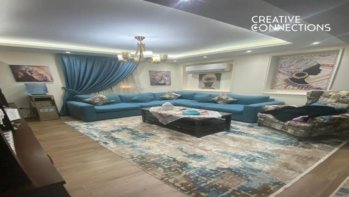 شقة رائعة للبيع بمساحة واسعة
