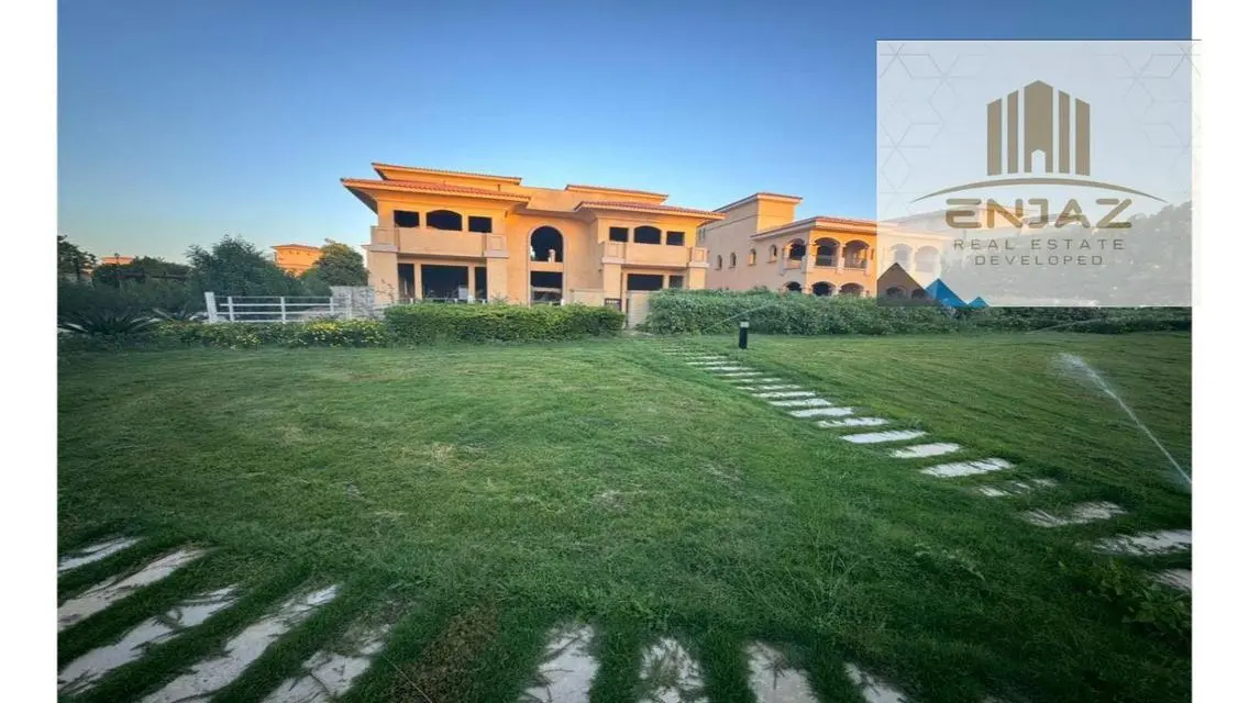 Luxury Villa with Private Pool and Garden in the City