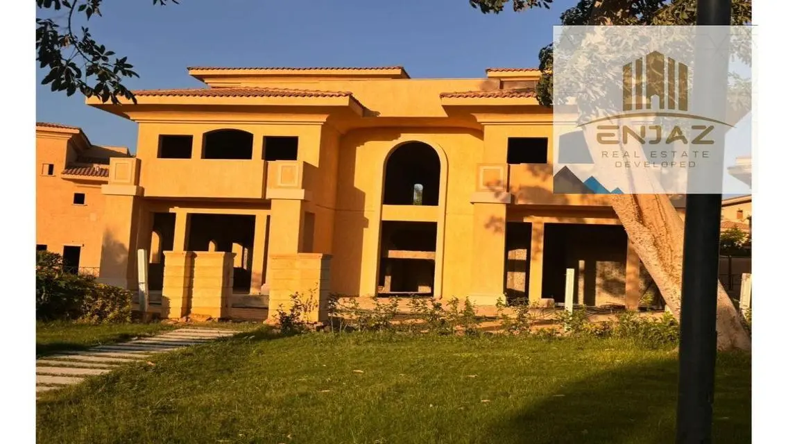 Luxury Villa with Private Pool and Garden in the City