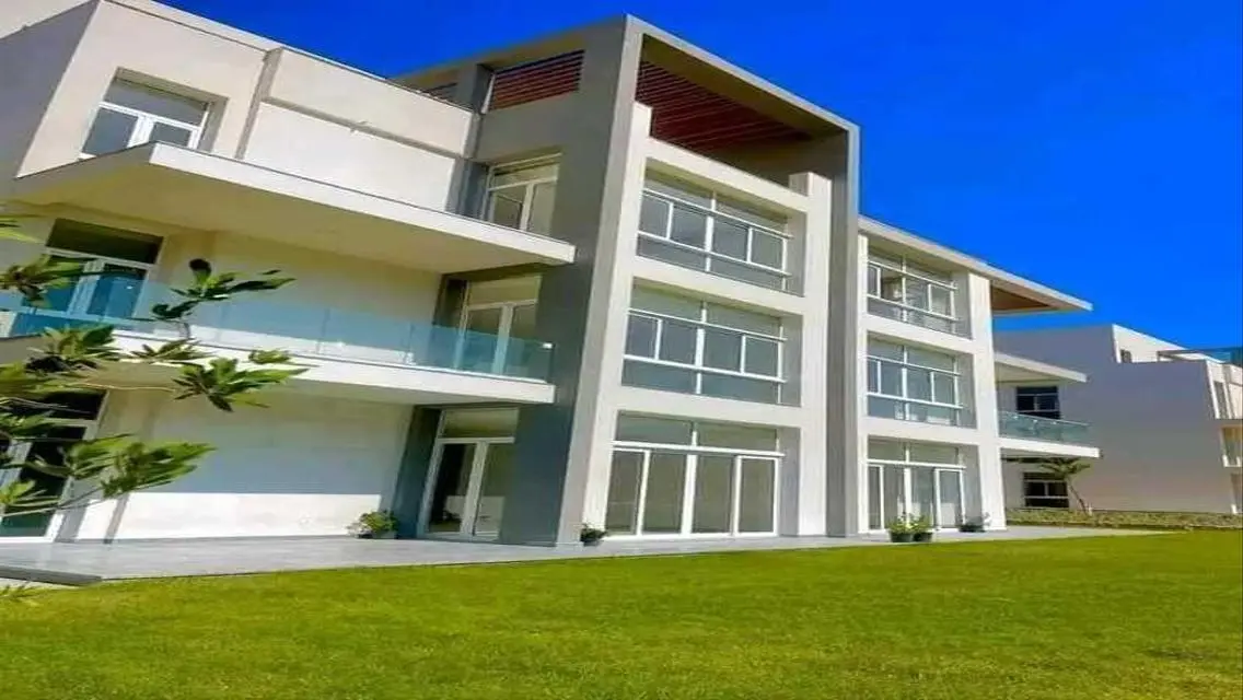 Luxury Villa with Dual Views in Heart of the City