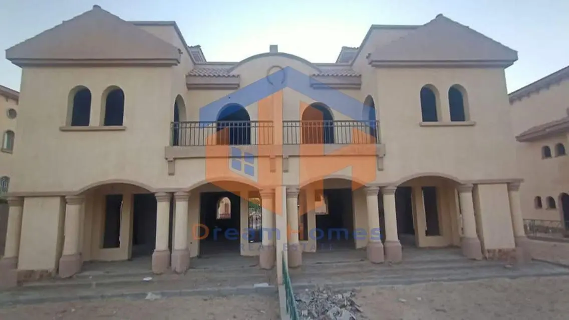 فيلا فاخرة للبيع مع حديقة خاصة وحارس أمن