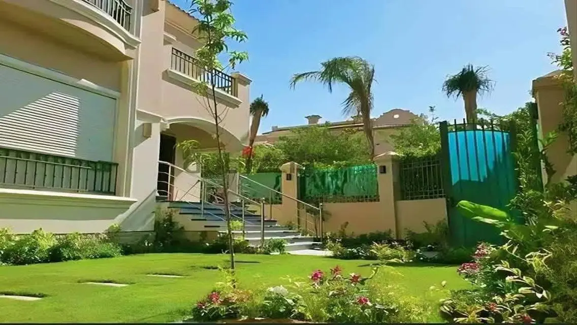 فيلا فاخرة للبيع بجوار بحيرات مع ميزات مذهلة