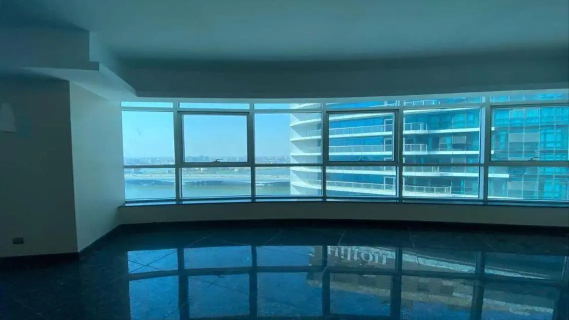 فلل فاخرة للبيع في سيرفيس باي هيلتون Ready To Move