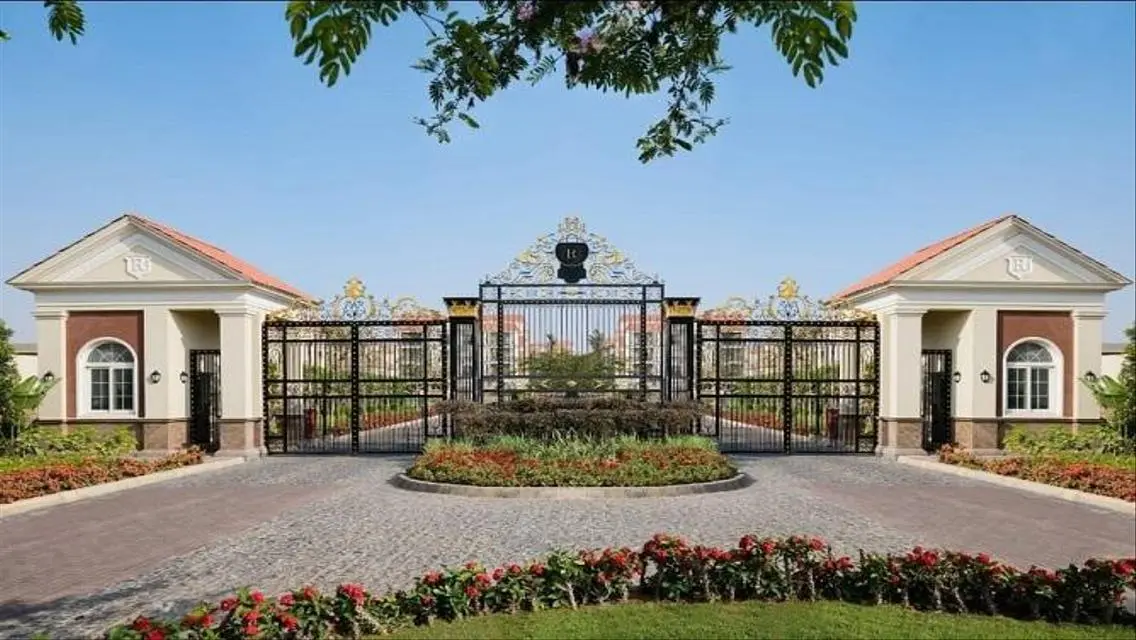 Luxury Villa with Private Pool and Enchanting Garden