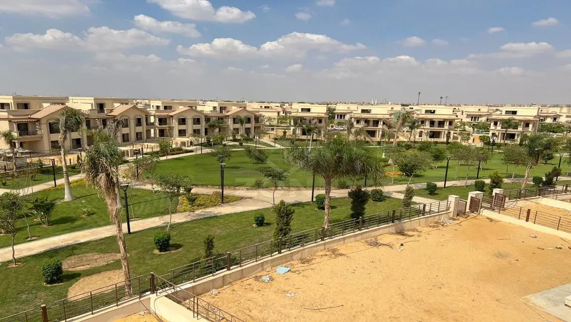 Luxury Apartment in F3-10 with Private Garden and Pool