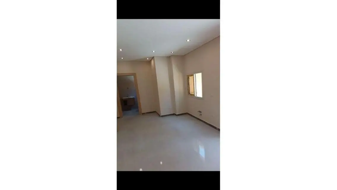 شقة رائعة للبيع مع شرفة - 1,500,000 جنيه