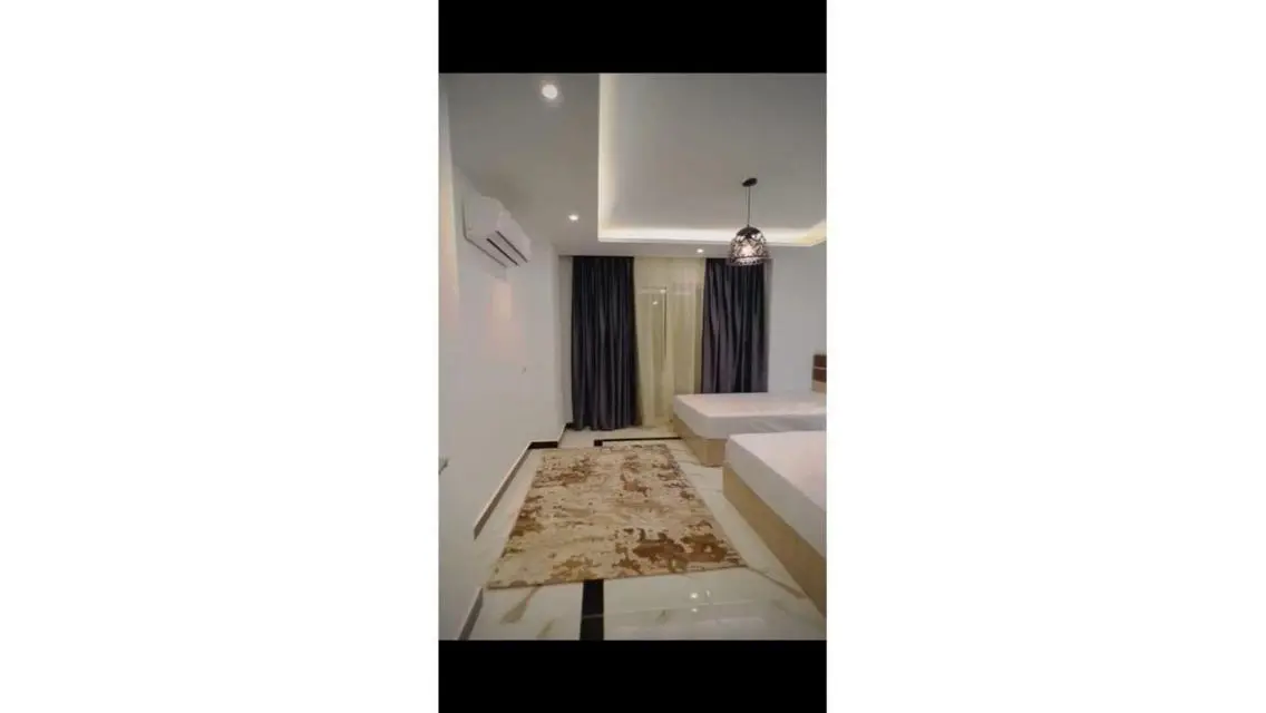 شقة رائعة مع شرفة في موقع متميز