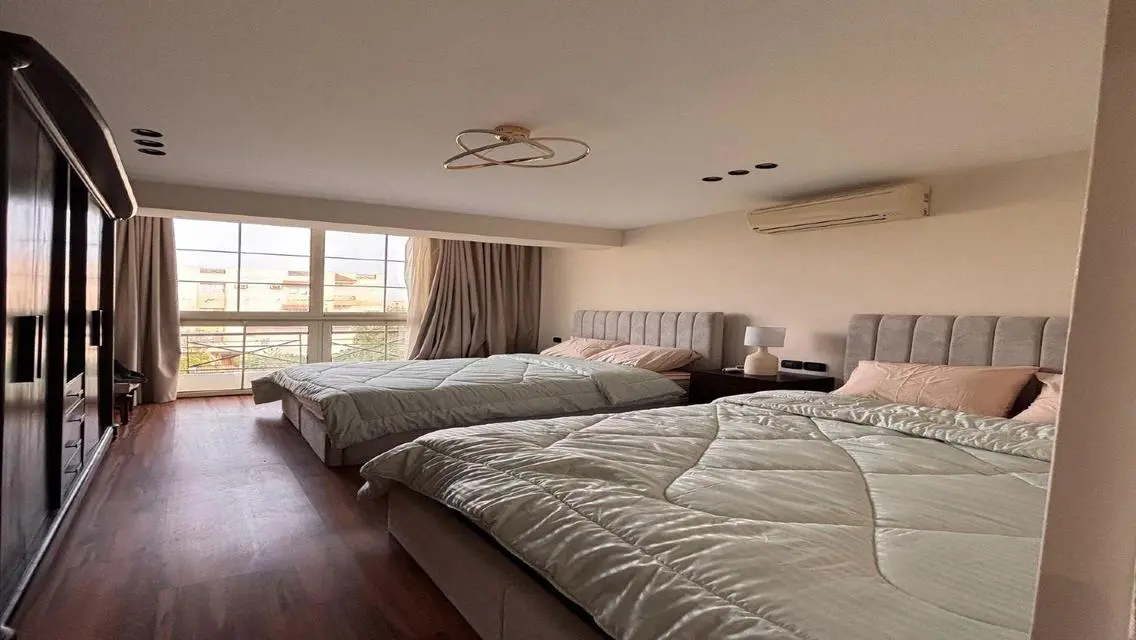 Luxury Apartment with Stunning Lakeside View