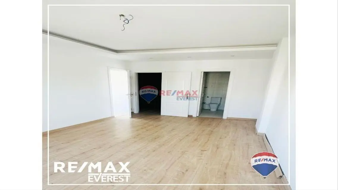 Luxury Three-Bedroom Apartment with Study in the Heart of the City