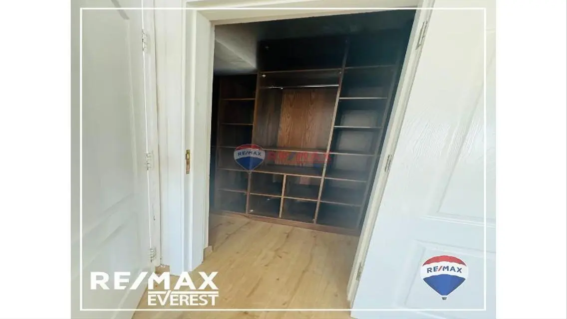 Luxury Three-Bedroom Apartment with Study in the Heart of the City