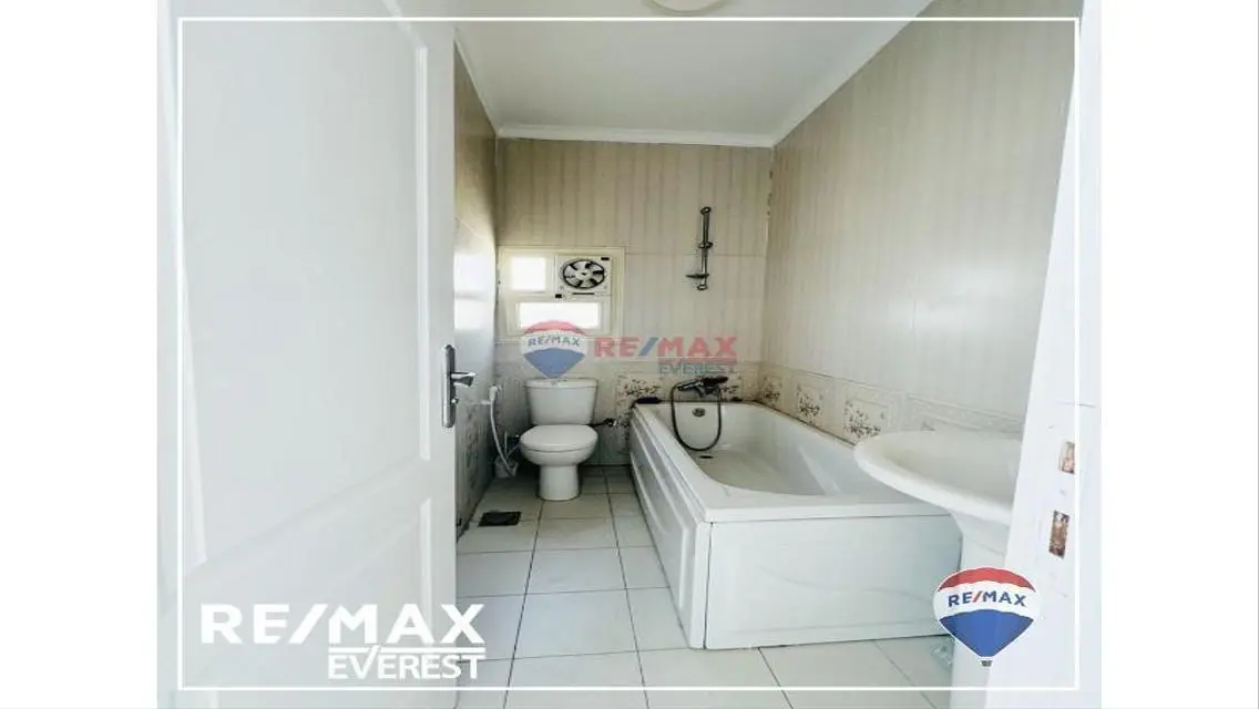 Luxury Three-Bedroom Apartment with Study in the Heart of the City