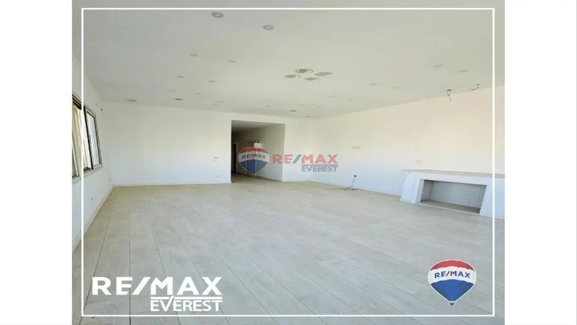 Luxury Three-Bedroom Apartment with Study in the Heart of the City