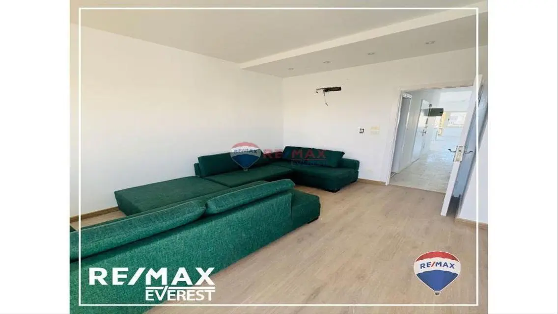 Luxury Three-Bedroom Apartment with Study in the Heart of the City