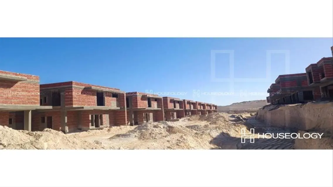 فيلا فاخر في قرية ليونيس - 317 متر مربع
