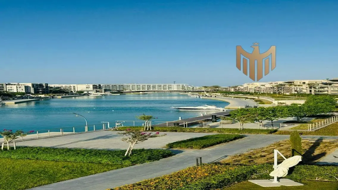 شقة فاخرة بمساحة 2733 متر مع مسبح واطلالات على البحيرات