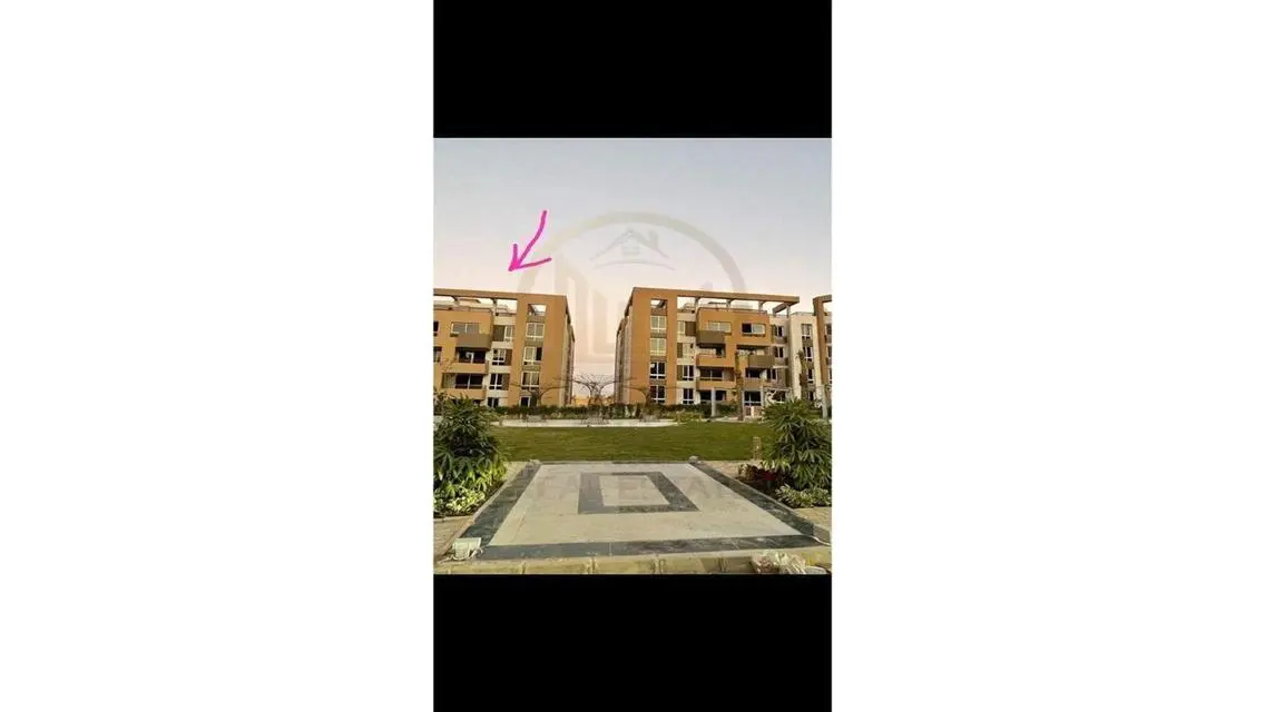 شقة فاخرة للبيع بمساحة 227 متر مع شرفة ومسبح مشترك