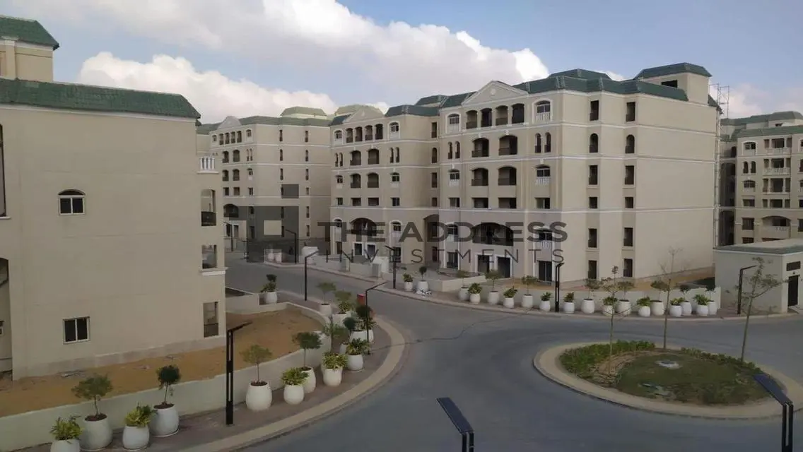 فيلا فاخرة بمساحة كبيرة مع حديقة خاصة ومسبح