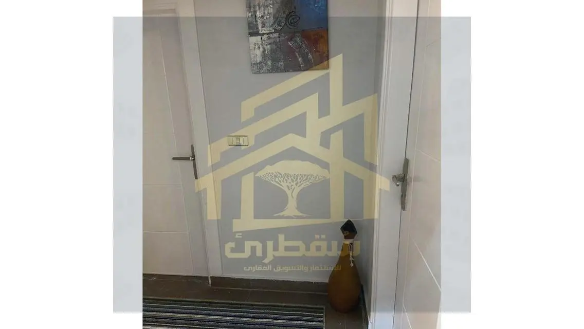 شقة فاخرة مع غرف خادمة في موقع متميز