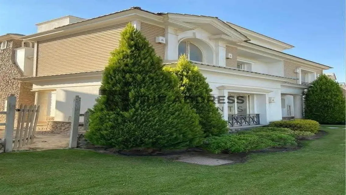 Luxury Property with Private Garden and Pool