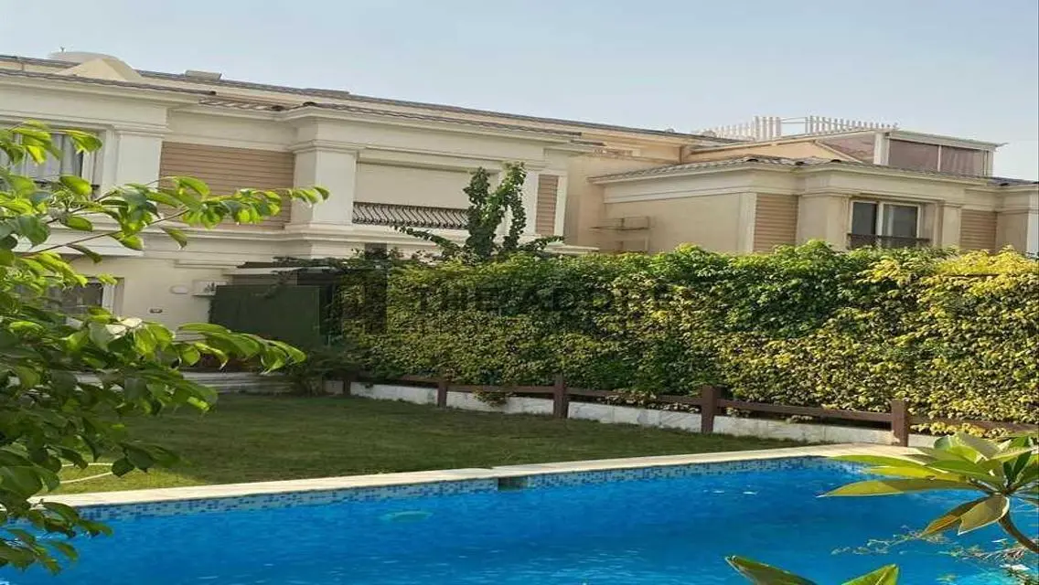 Luxury Property with Private Garden and Pool