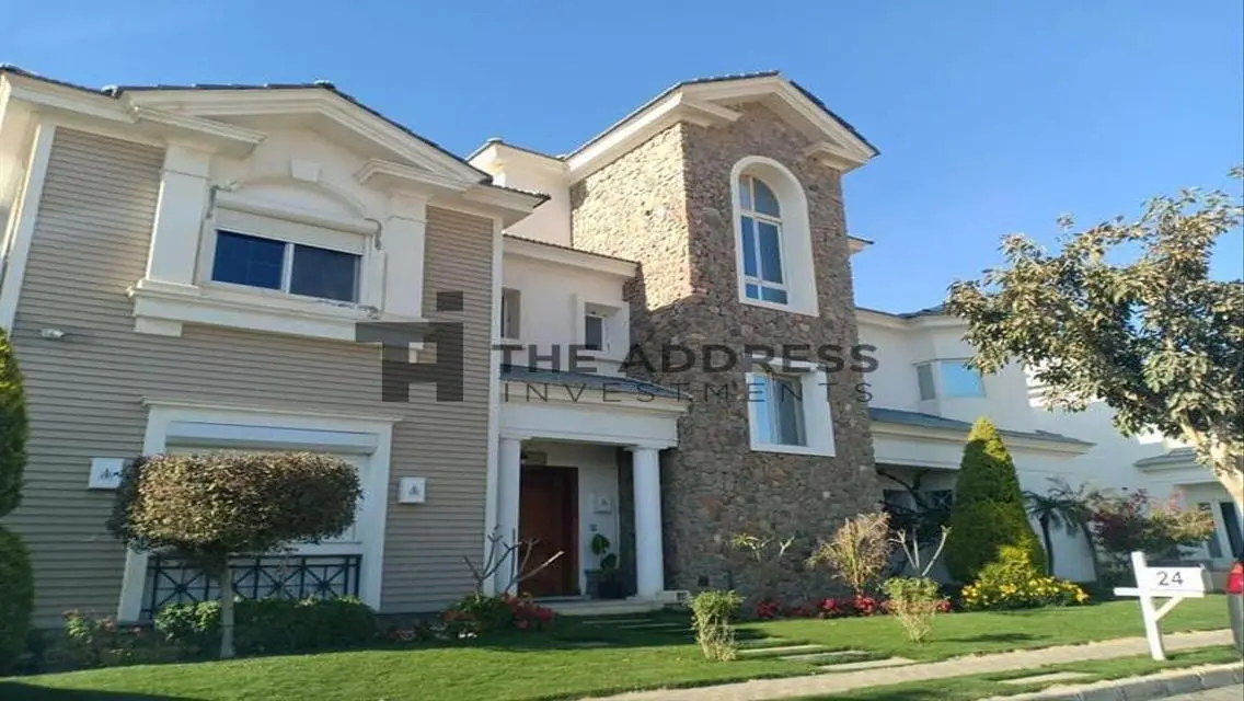 Luxury Property with Private Garden and Pool