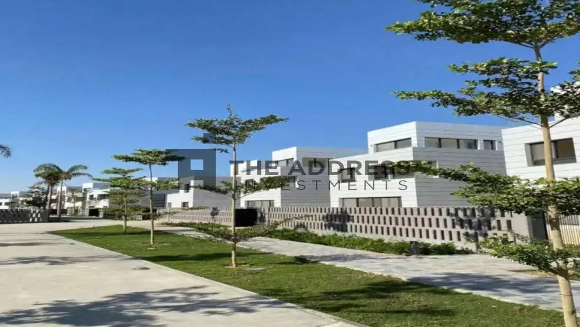 Luxury Apartment with Private Garden and Pool