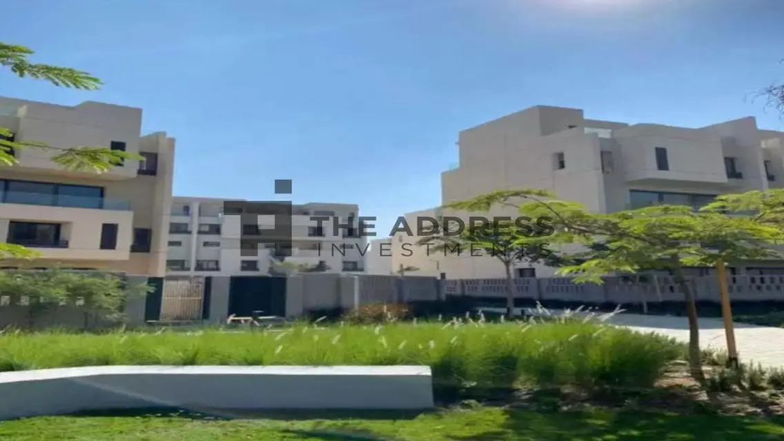 Luxury Apartment with Private Garden and Pool