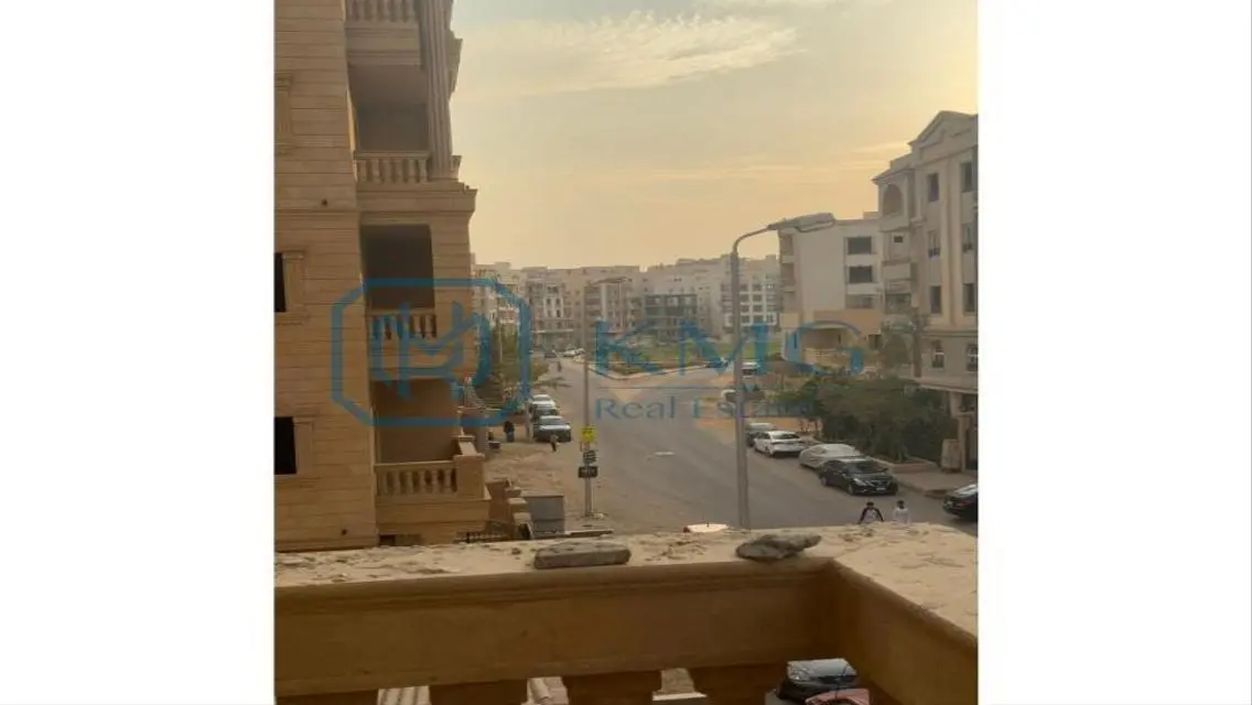 شقة حديثة للبيع بمساحة 200 متر