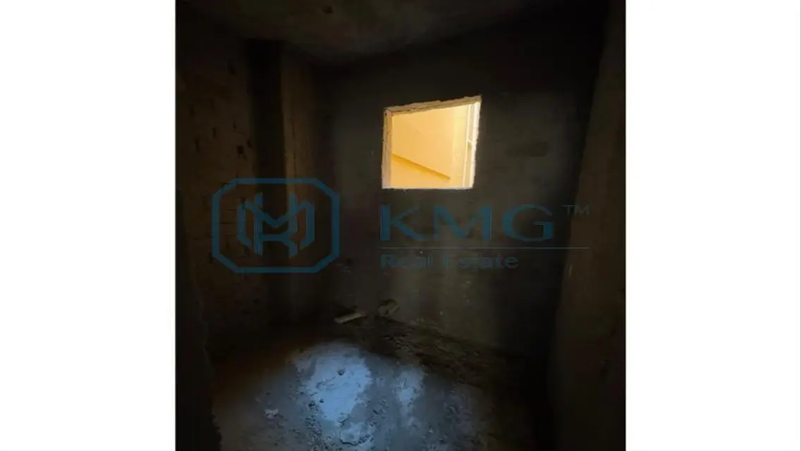 شقة حديثة للبيع بمساحة 200 متر