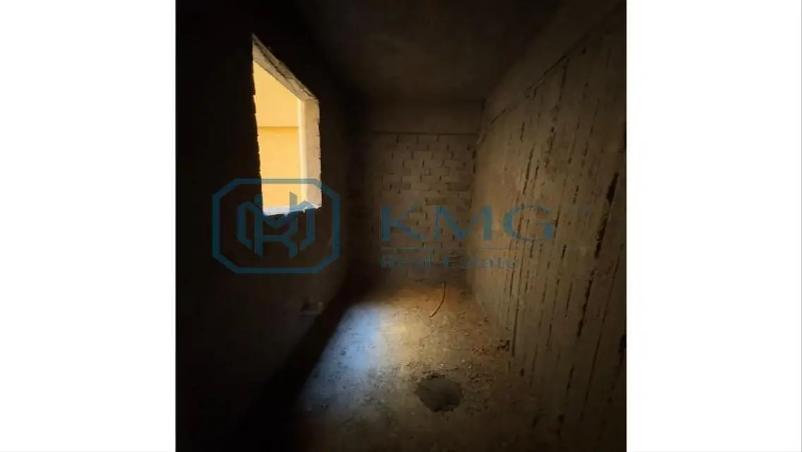 شقة حديثة للبيع بمساحة 200 متر
