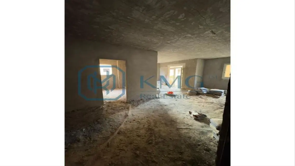 شقة حديثة للبيع بمساحة 200 متر