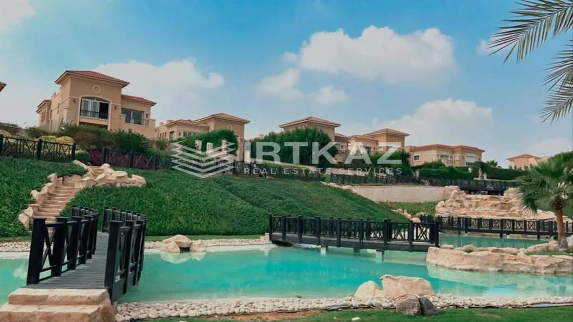 Luxury 9-Bedroom Villa Overlooking Lakes