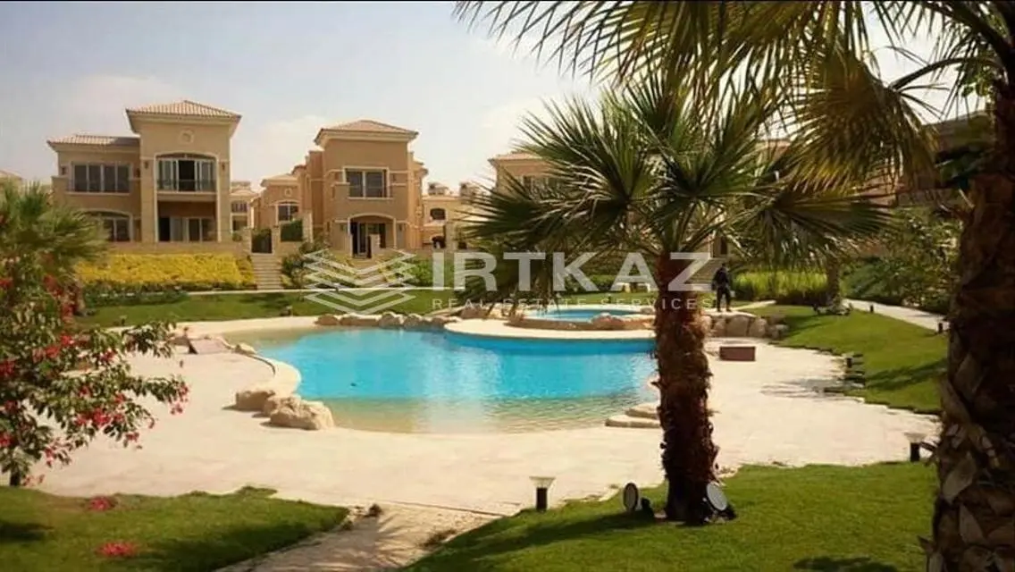 Luxury 9-Bedroom Villa Overlooking Lakes