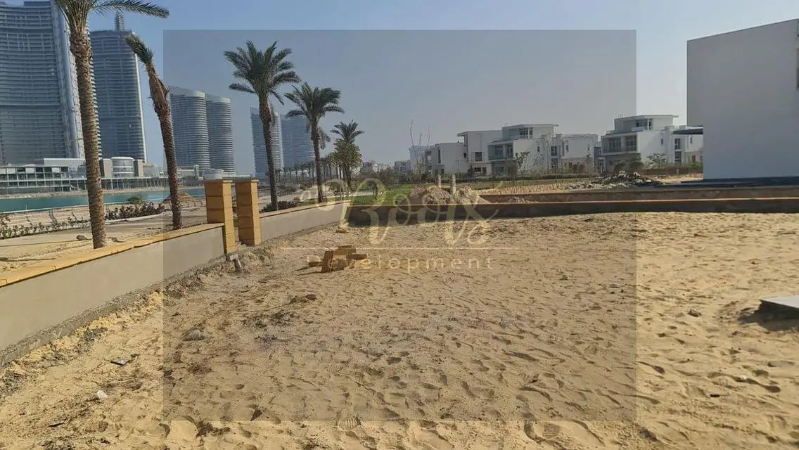 Luxury Villa with Balcony - 590 sq. meters