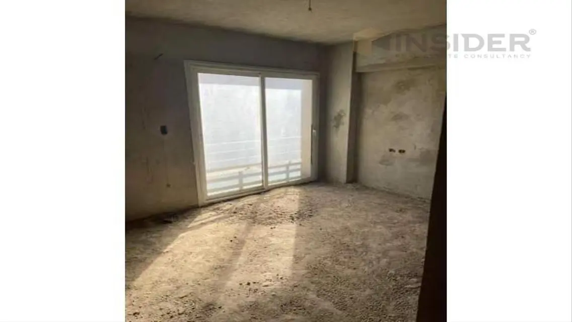 Luxury 4-Bedroom Apartment with Balcony and Lake View
