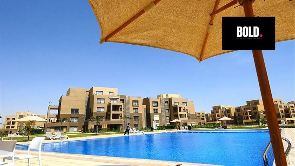 Luxury Apartment with Private Garden and Lake View Pool