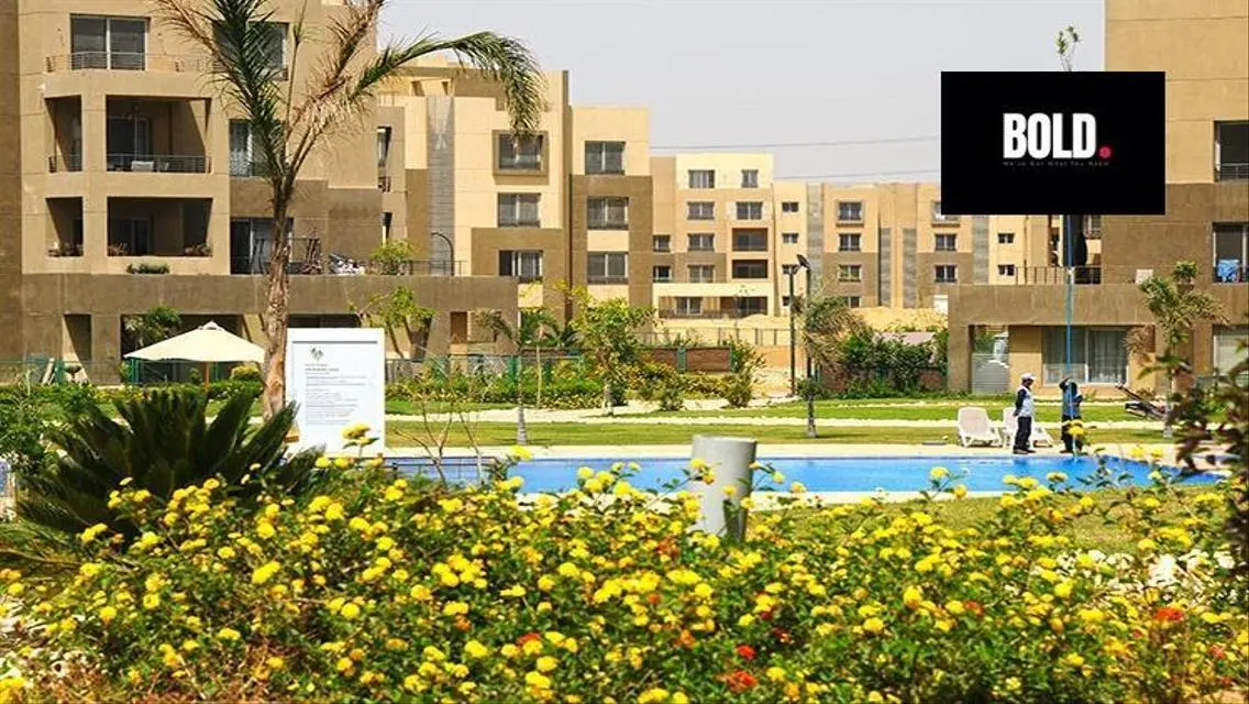 Luxury Apartment with Private Garden and Lake View Pool