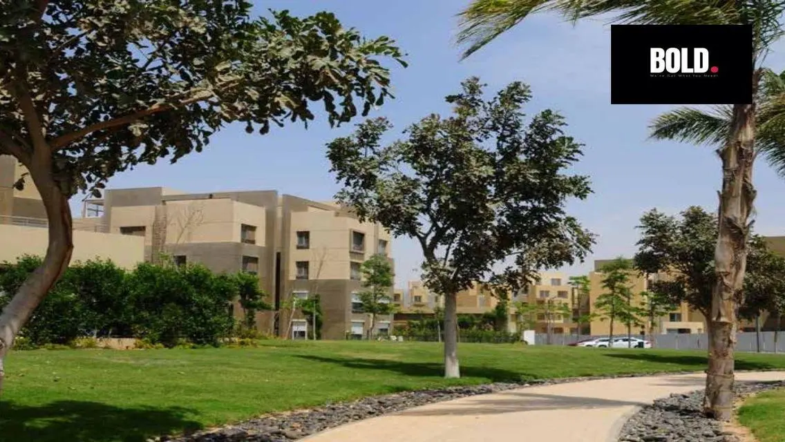 Luxury Apartment with Private Garden and Lake View Pool